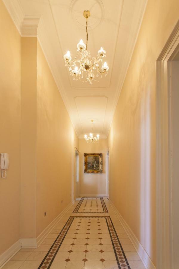 Filip'S Palace Luxurious Apartment ลูบลิยานา ภายนอก รูปภาพ