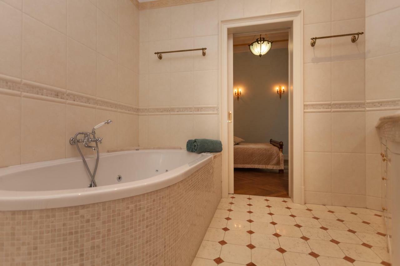 Filip'S Palace Luxurious Apartment ลูบลิยานา ภายนอก รูปภาพ