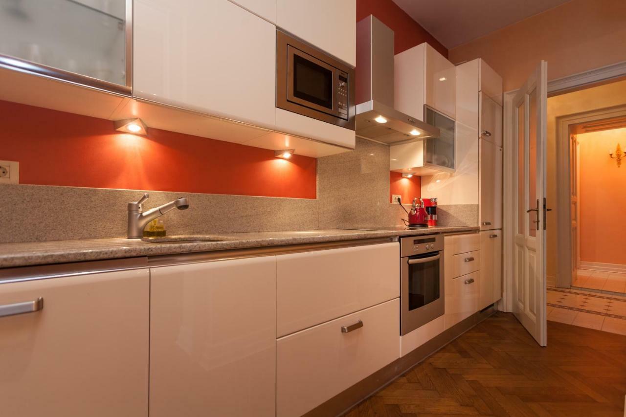 Filip'S Palace Luxurious Apartment ลูบลิยานา ภายนอก รูปภาพ