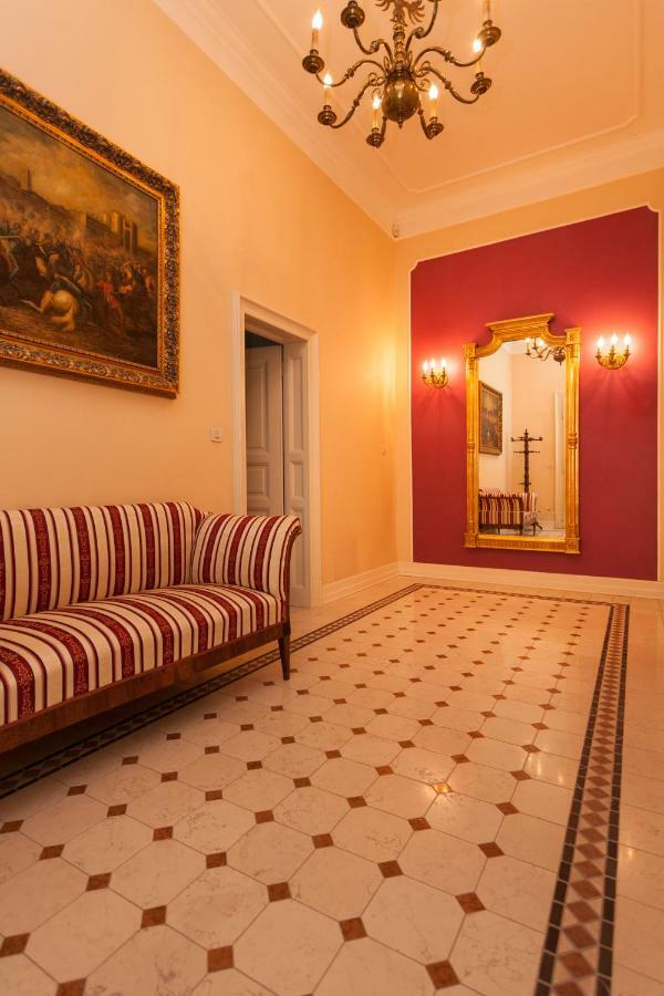 Filip'S Palace Luxurious Apartment ลูบลิยานา ภายนอก รูปภาพ