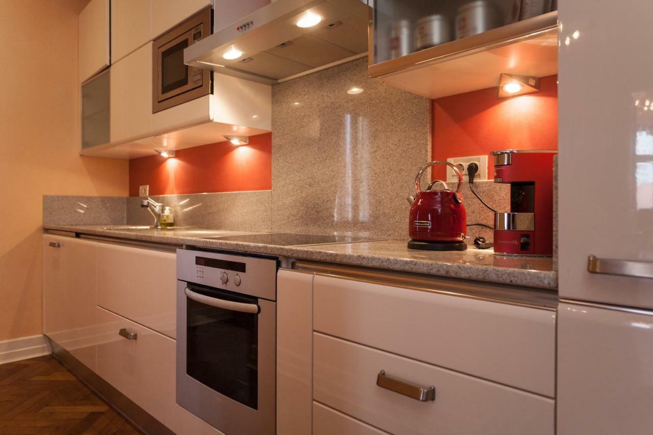 Filip'S Palace Luxurious Apartment ลูบลิยานา ภายนอก รูปภาพ