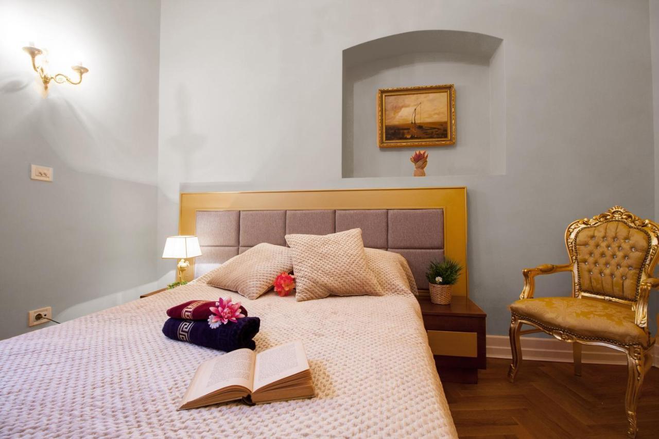 Filip'S Palace Luxurious Apartment ลูบลิยานา ภายนอก รูปภาพ